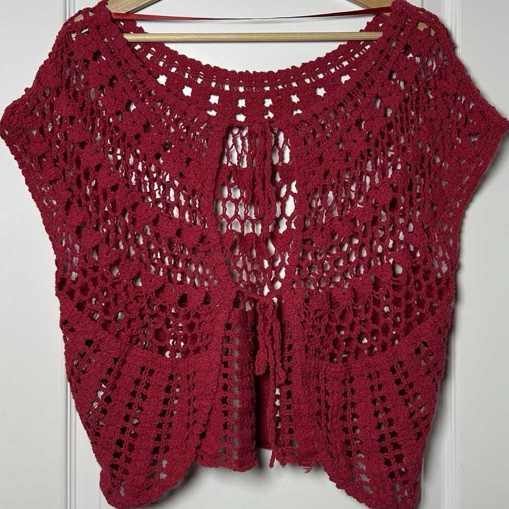 Ecote Urban Outfitters 100% Cotton Raspberry Open Knit Crochet Tassel Tie Top - Picture 2 of 2